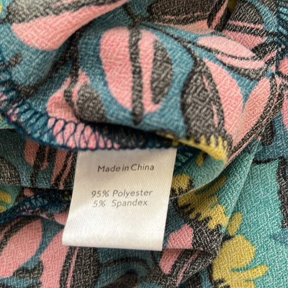 Leota The Perfect Wrap Midi Dress in Marche Fleur - Picture 12 of 13